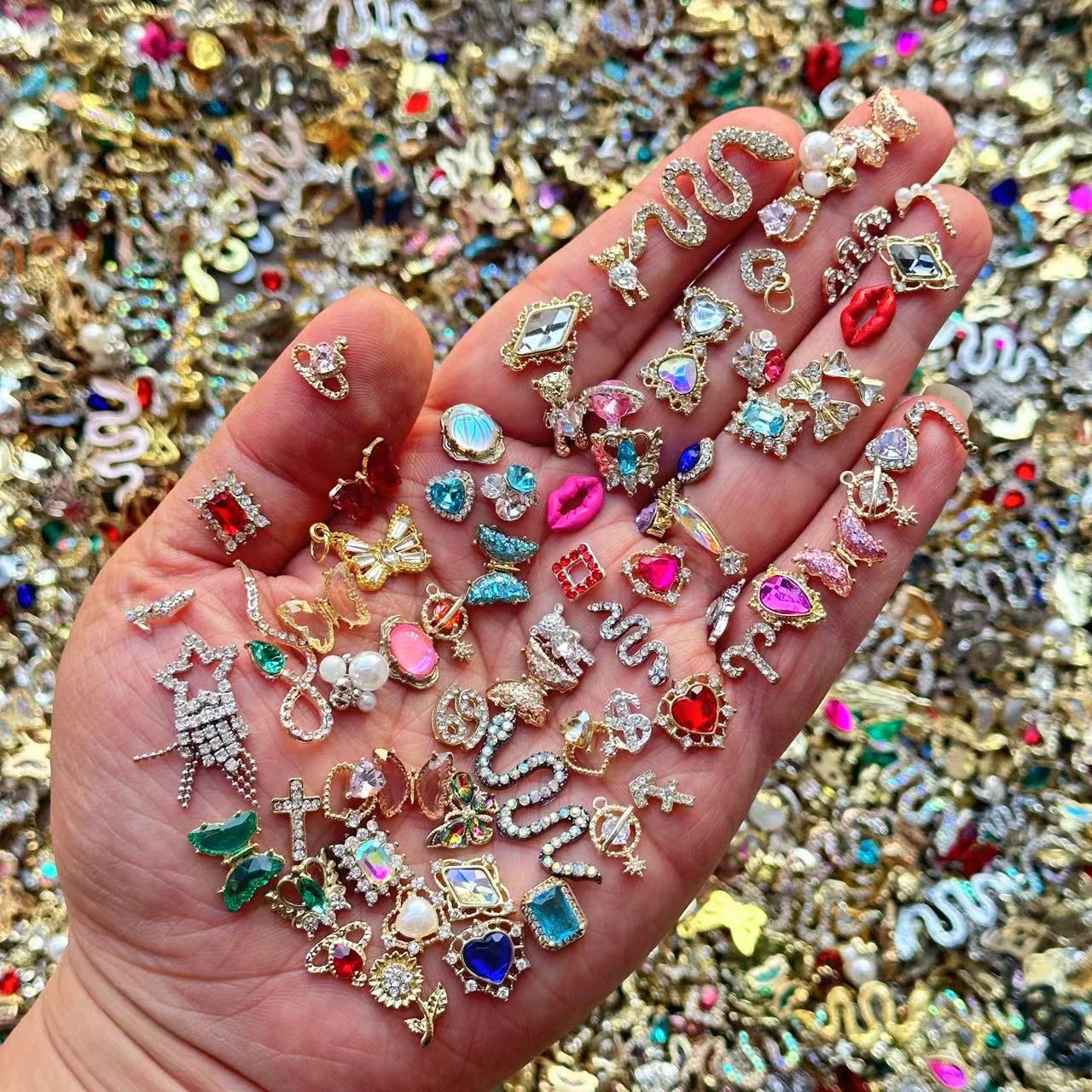 Nail Art Valentines Day - Массовые роскошные случайные подвески для ногтей